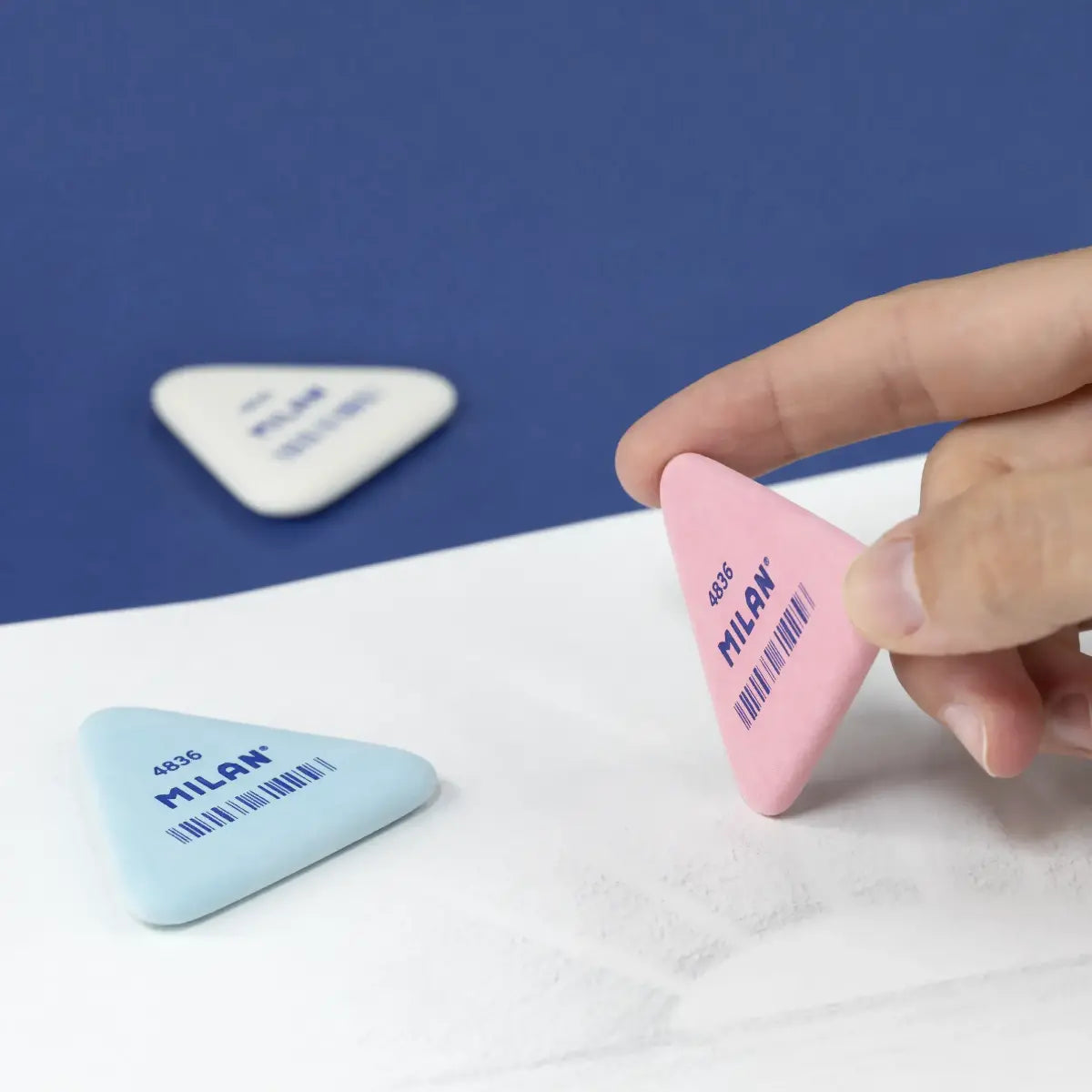Gomas de borrar Milán miga de pan flexible triangular pequeña